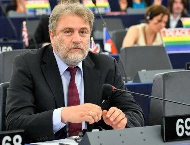 Καταγγελία Ν. Μαριά για την κατάργηση του επιδόματος για άτομα με αυτισμό